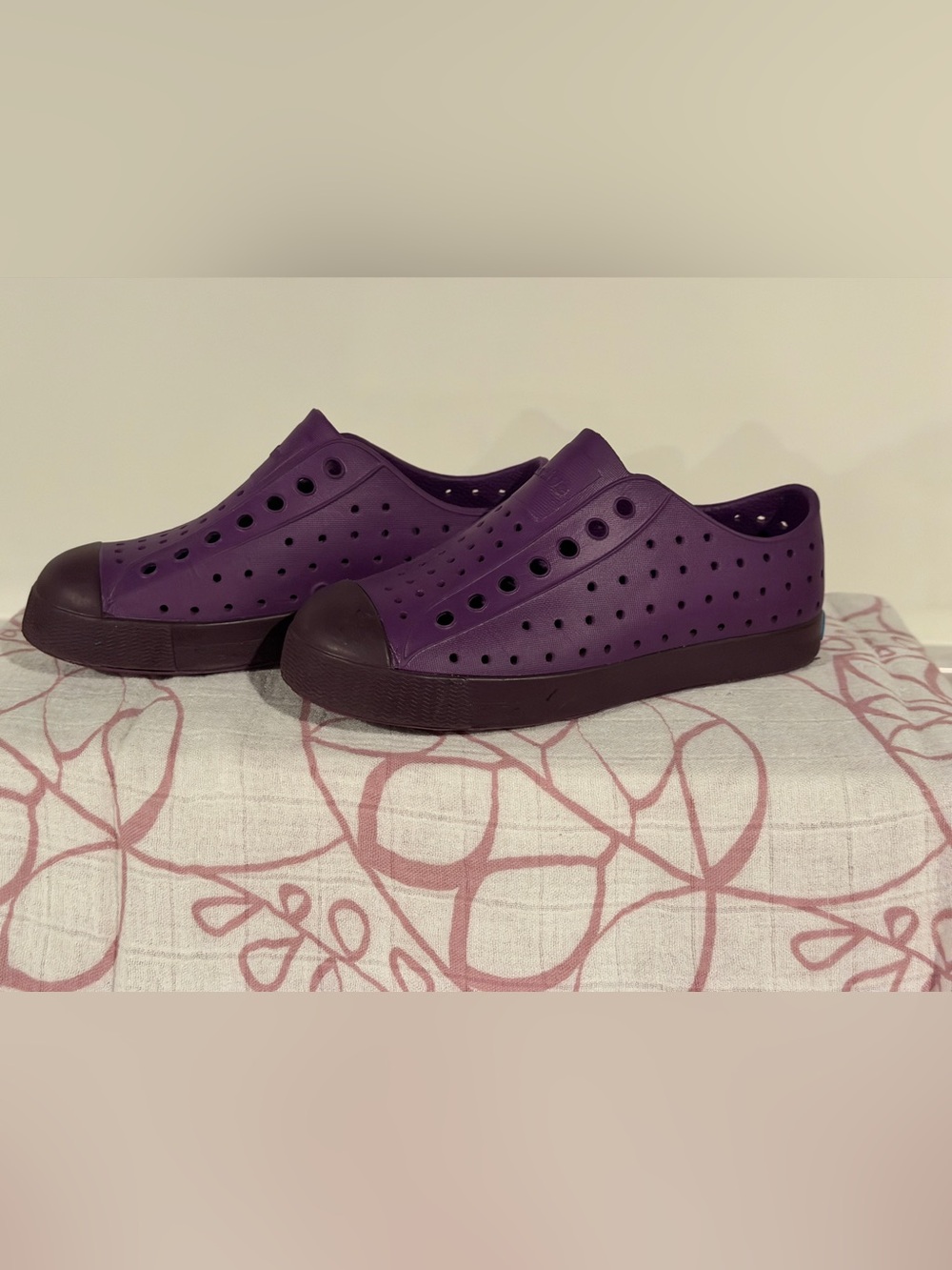 Native Jefferson Bloom Shoes Kids Purple Slip-On Sneakers with Dark Toe C13 - Picture 2 of 12